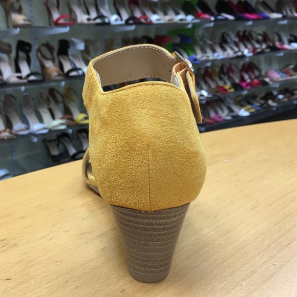 1 left City Classified Yellow Faux Suede Low Wedge - Picture 7 of 7